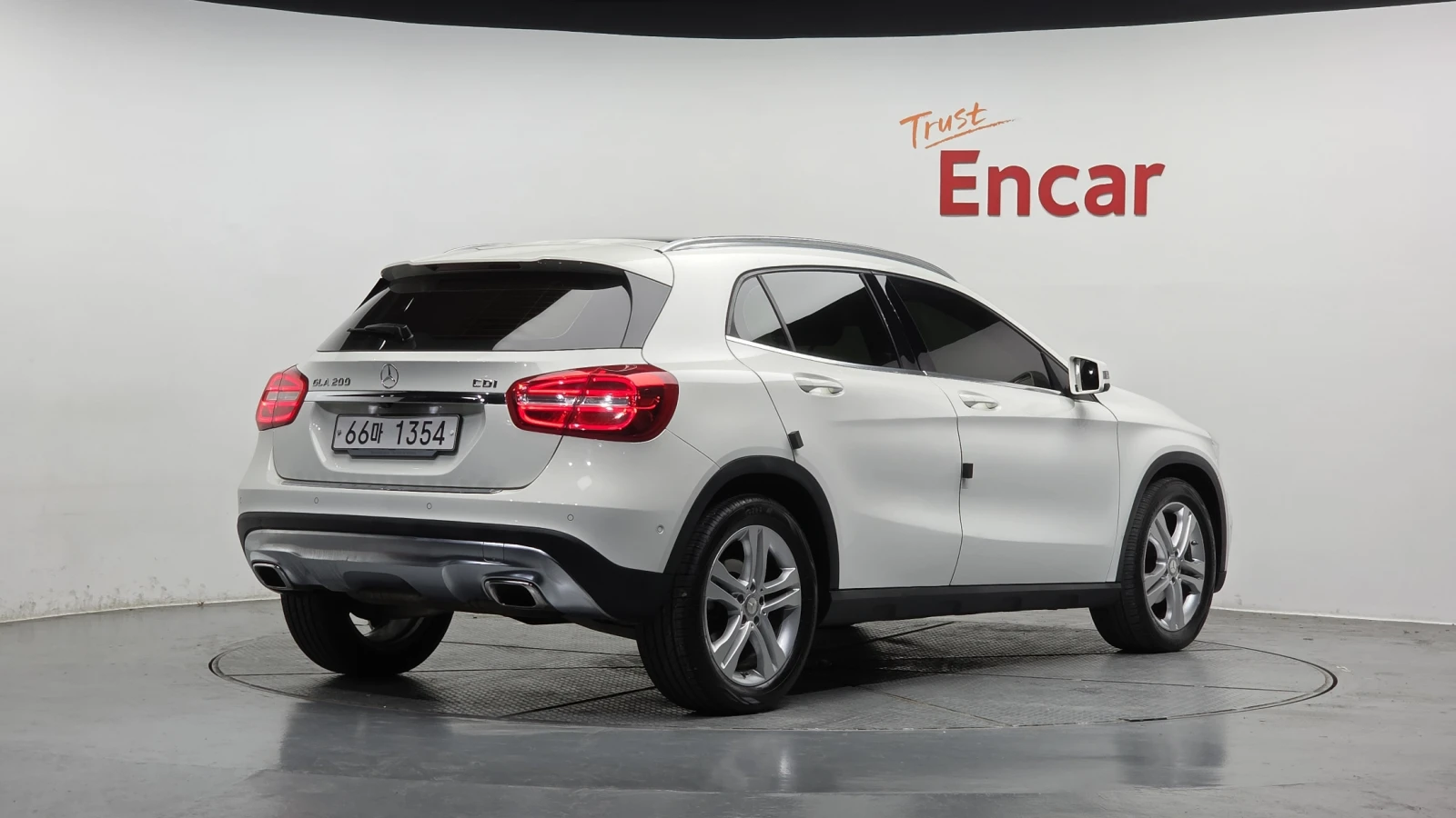 Mercedes-Benz GLA 200 CDI* ЕЛ. БАГАЖНИК* ЛЮК* КРАЙНА ЦЕНА, снимка 2 - Автомобили и джипове - 55496199