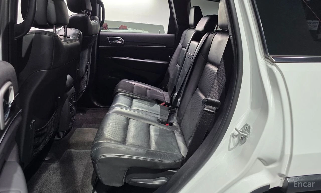 Jeep Grand cherokee 3.6* V6* 8ZF* ПОДГРЕВ* ОБДУХВАНЕ* КАМЕРА* КЕЙЛЕС* , снимка 14 - Автомобили и джипове - 55954658