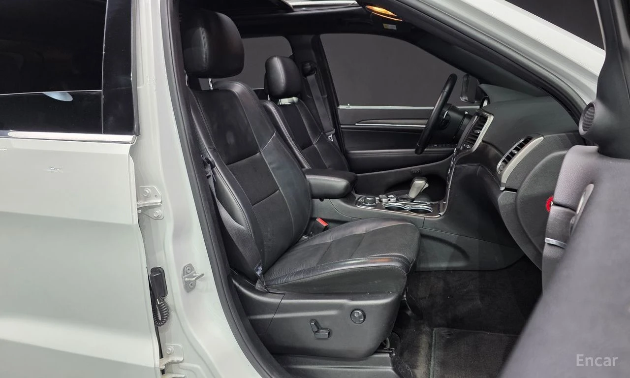 Jeep Grand cherokee 3.6* V6* 8ZF* ПОДГРЕВ* ОБДУХВАНЕ* КАМЕРА* КЕЙЛЕС* , снимка 13 - Автомобили и джипове - 55954658