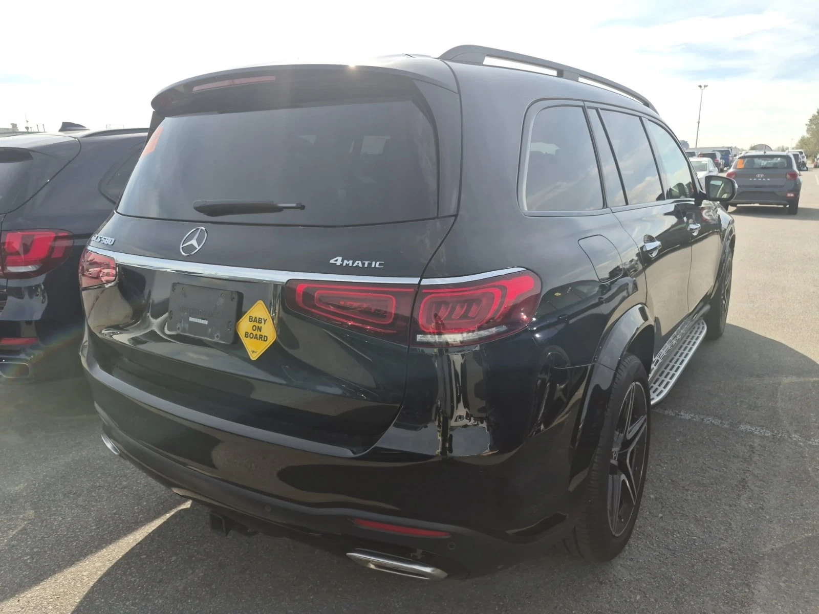 Mercedes-Benz GLS580 * AMG Line * Обслужен * CARFAX * , снимка 3 - Автомобили и джипове - 56065837