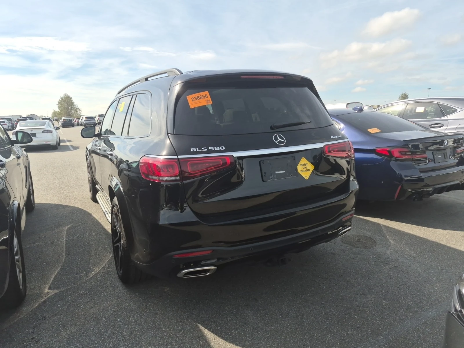 Mercedes-Benz GLS580 * AMG Line * Обслужен * CARFAX * , снимка 4 - Автомобили и джипове - 56065837