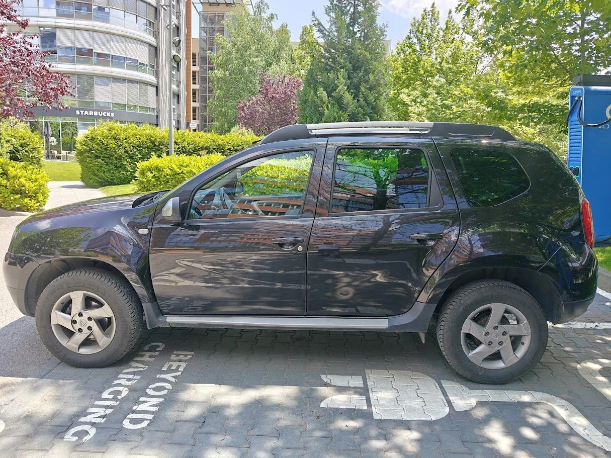 Dacia Duster 1.6 LPG, снимка 6 - Автомобили и джипове - 56204706