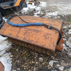 Четка за мини челен товарач