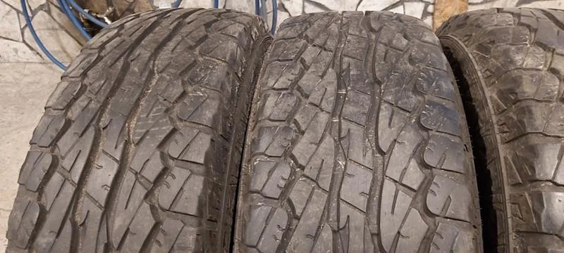 Гуми Всесезонни 245/70R16, снимка 2 - Гуми и джанти - 31457279