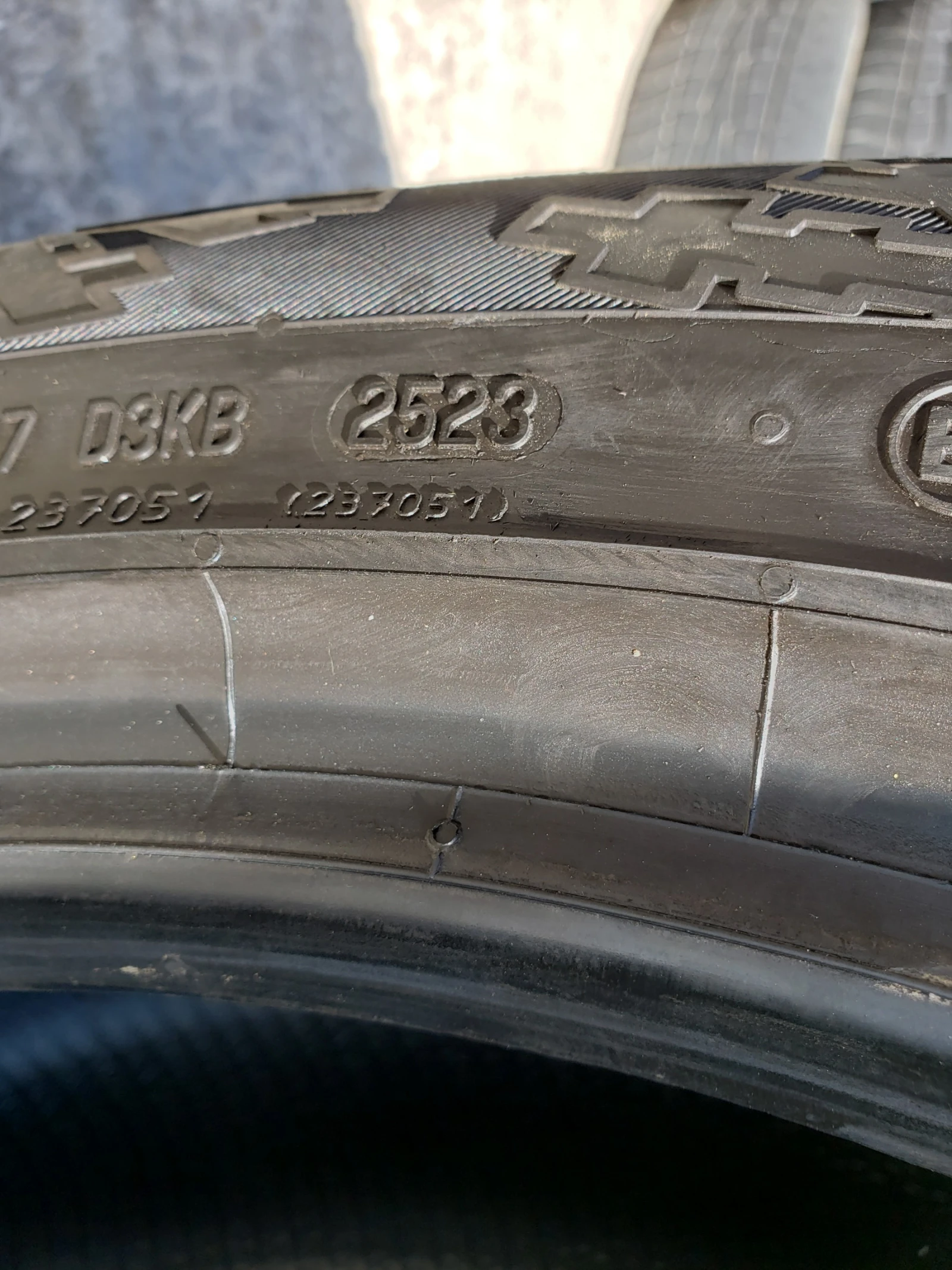 Гуми Зимни 235/55R19, снимка 6 - Гуми и джанти - 56213231