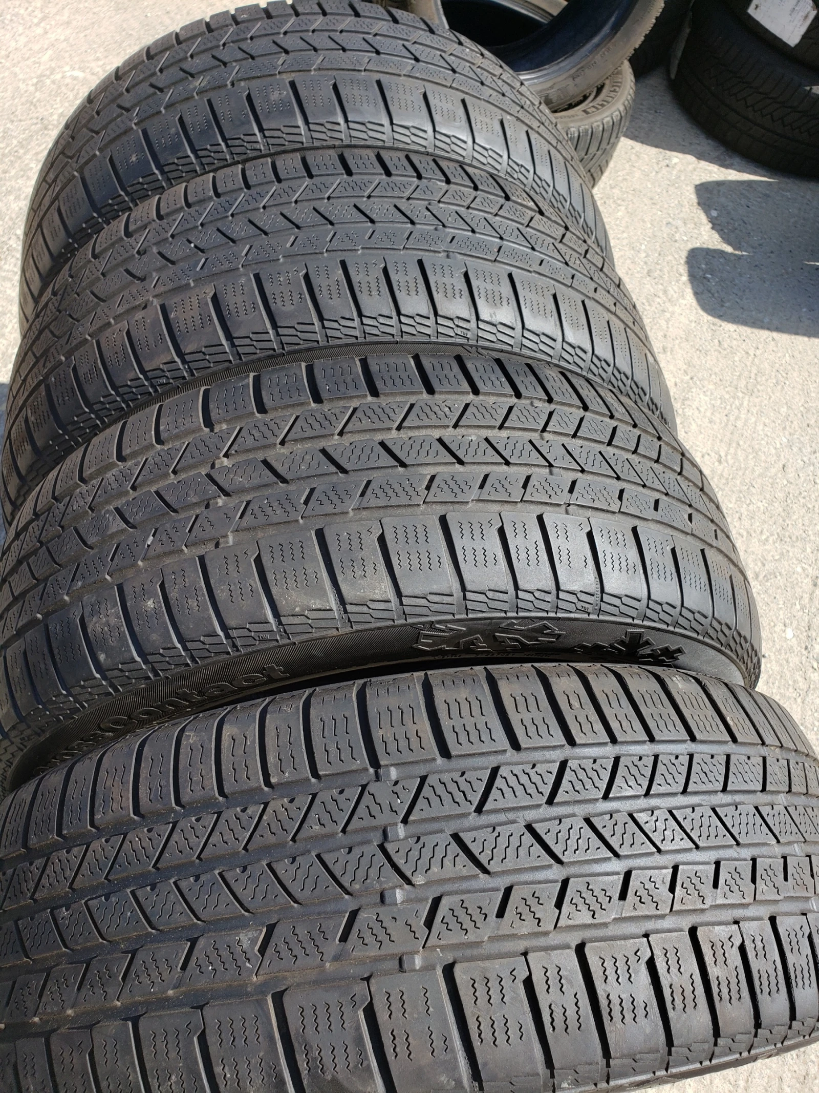 Гуми Зимни 235/55R19, снимка 4 - Гуми и джанти - 56213231