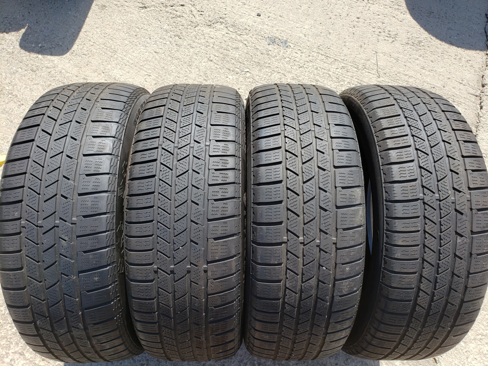 Гуми Зимни 235/55R19, снимка 2 - Гуми и джанти - 56213231
