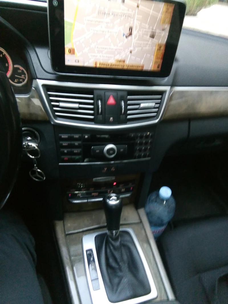 Mercedes-Benz E 220, снимка 4 - Автомобили и джипове - 47180522