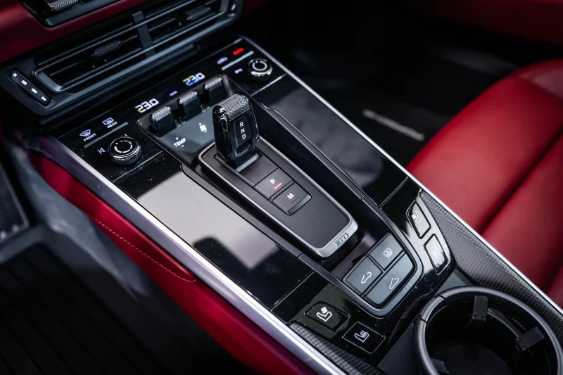 Porsche 911 Turbo S* Lift* SportChrono* Pano* Bose* Лизинг, снимка 9 - Автомобили и джипове - 50845742