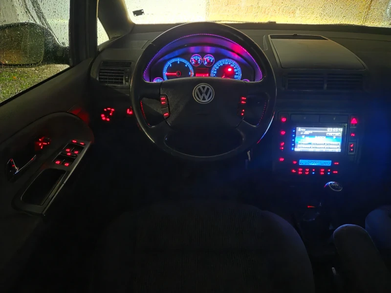 VW Sharan, снимка 8 - Автомобили и джипове - 52659377