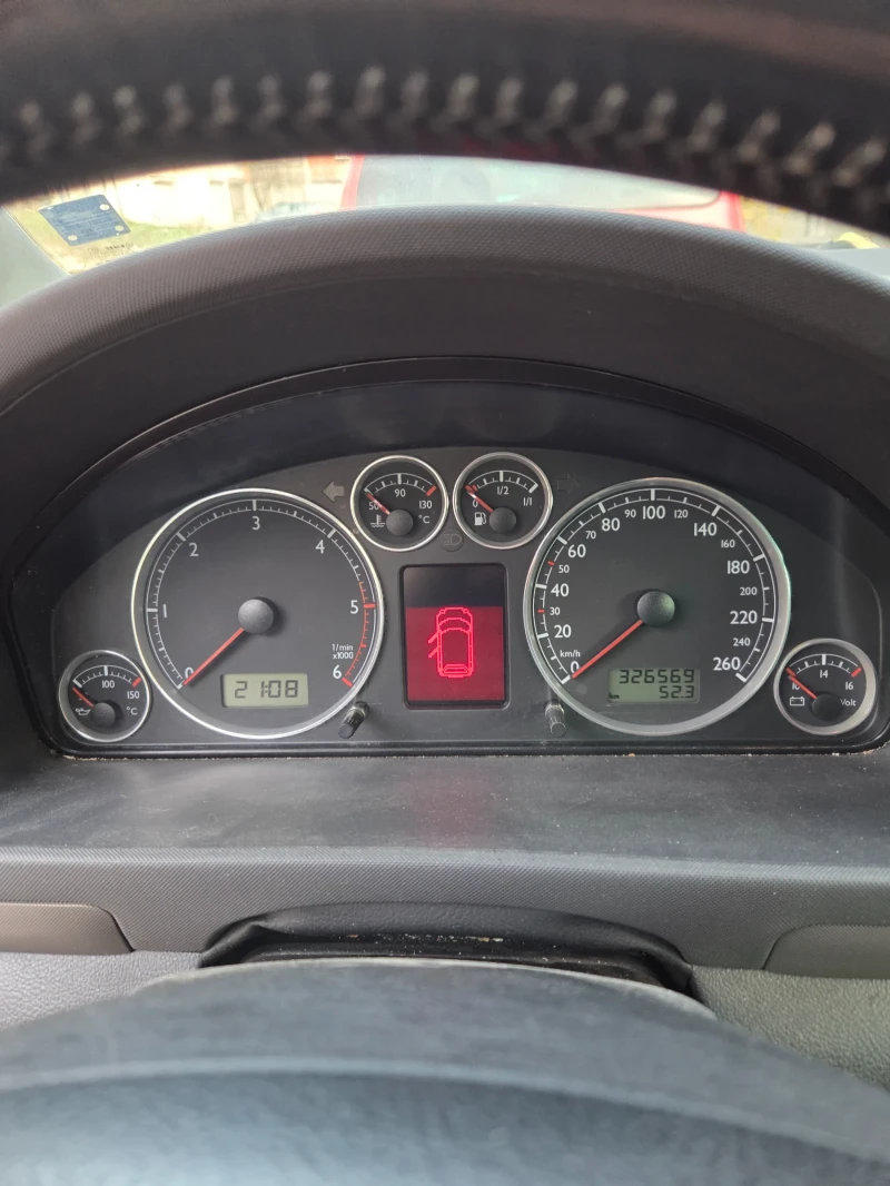 VW Sharan, снимка 16 - Автомобили и джипове - 52659377