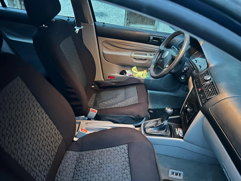 VW Golf 1, 6 16v, снимка 10 - Автомобили и джипове - 53246663