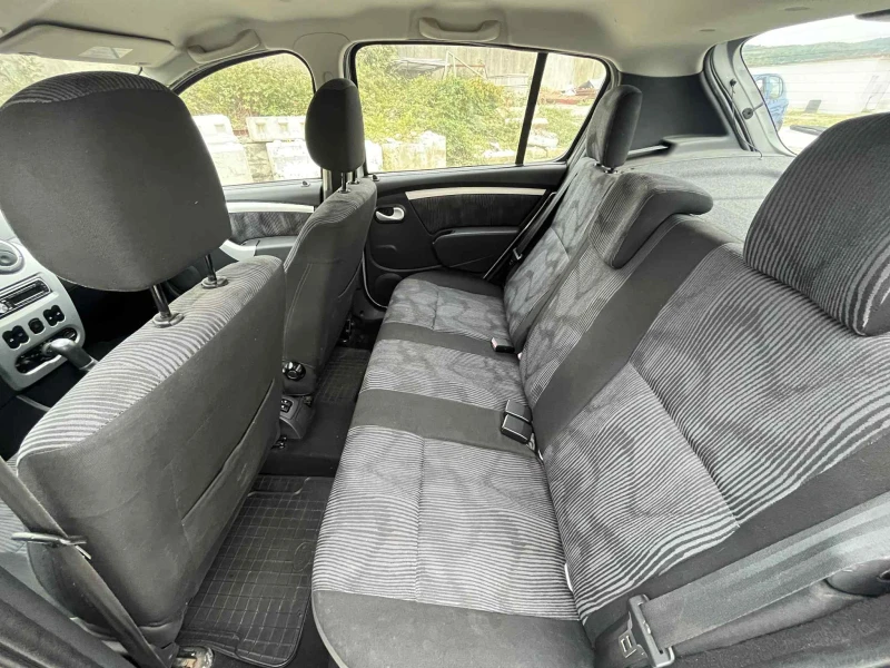Dacia Sandero 1.6, снимка 9 - Автомобили и джипове - 53383935
