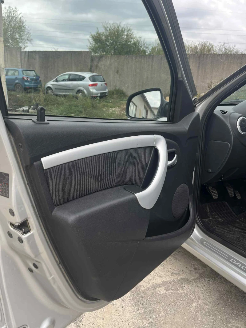 Dacia Sandero 1.6, снимка 5 - Автомобили и джипове - 53383935
