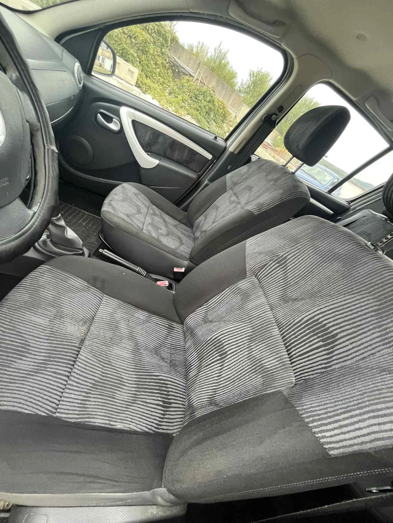 Dacia Sandero 1.6, снимка 8 - Автомобили и джипове - 53383935