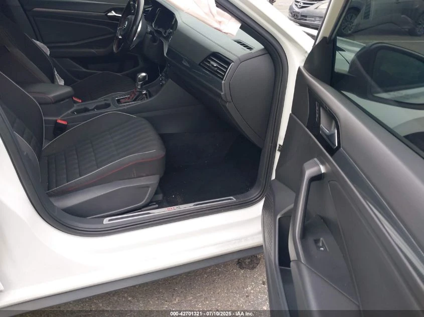 VW Jetta 2.0L I-4 DI, DOHC, VVT, TURBO, 228HP Front Wheel - изображение 10