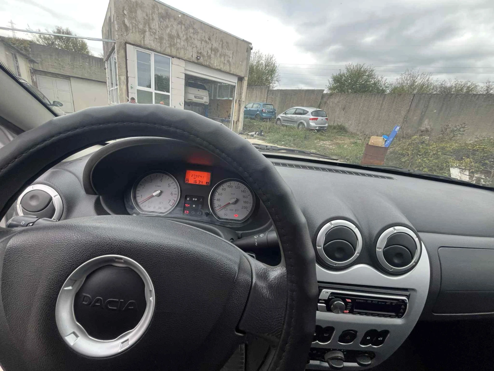 Dacia Sandero 1.6 - изображение 6