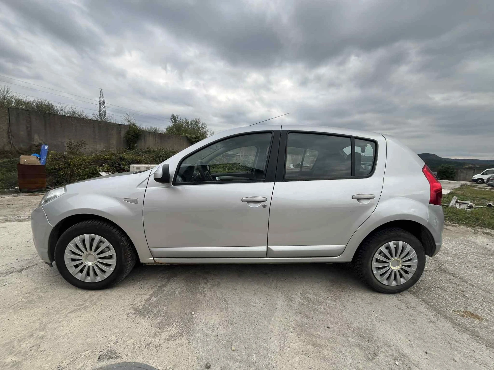 Dacia Sandero 1.6 - изображение 3