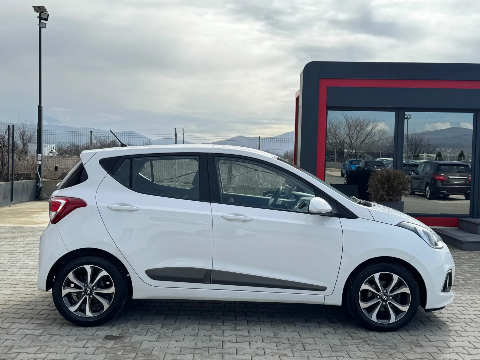 Hyundai I10 1.0i EURO-6 - изображение 6
