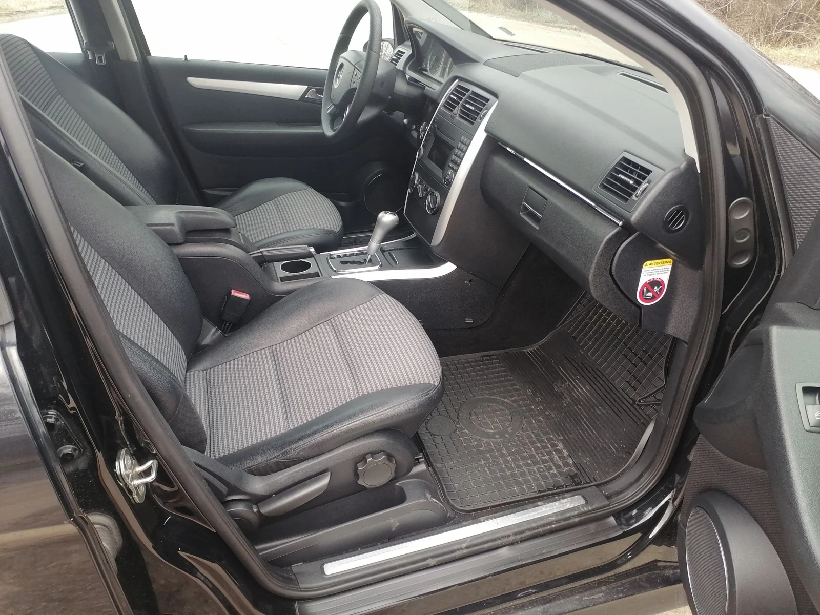 Mercedes-Benz B 180 AUTOTRONIC, снимка 6 - Автомобили и джипове - 53704374