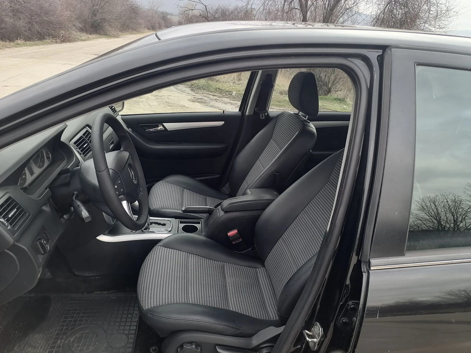 Mercedes-Benz B 180 AUTOTRONIC, снимка 9 - Автомобили и джипове - 53704374