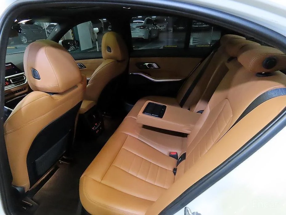 BMW 330 M-PACK* DISTRONIC* LASER* HARMAN KARDON* HEAD-UP* , снимка 16 - Автомобили и джипове - 53938888