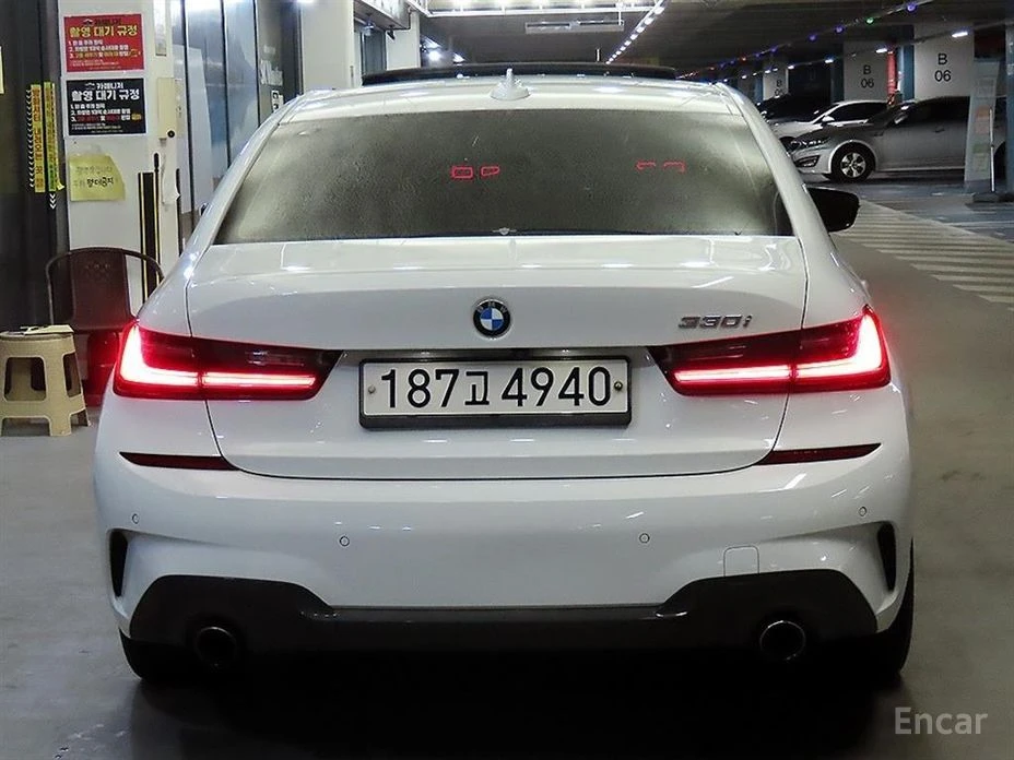 BMW 330 M-PACK* DISTRONIC* LASER* HARMAN KARDON* HEAD-UP* , снимка 4 - Автомобили и джипове - 53938888