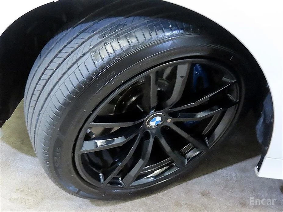 BMW 330 M-PACK* DISTRONIC* LASER* HARMAN KARDON* HEAD-UP* , снимка 6 - Автомобили и джипове - 53938888