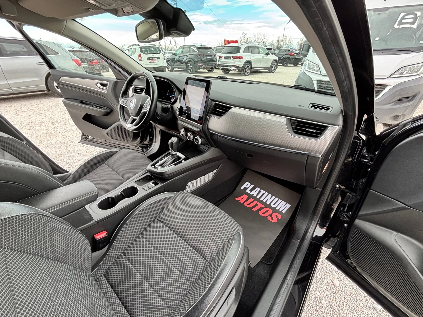 Renault Arkana 1.6 E-TECH/HYBRID/LED/TOP, снимка 8 - Автомобили и джипове - 54084314