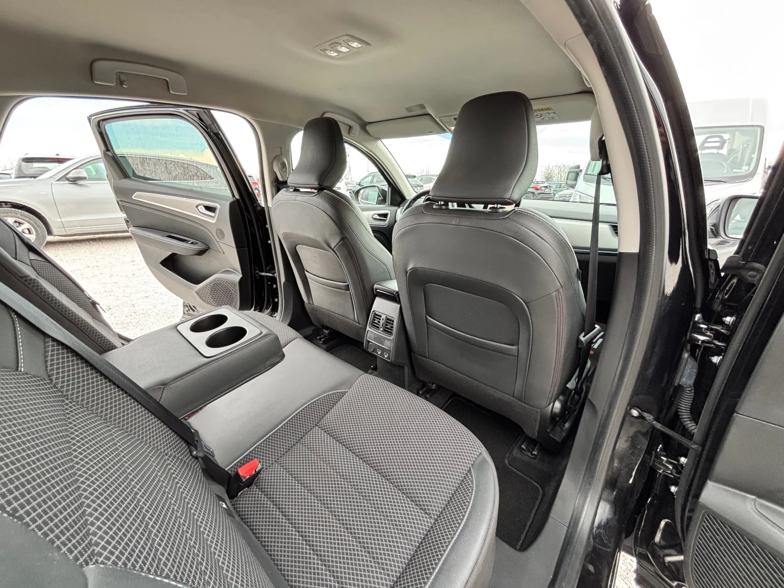 Renault Arkana 1.6 E-TECH/HYBRID/LED/TOP, снимка 10 - Автомобили и джипове - 54084314