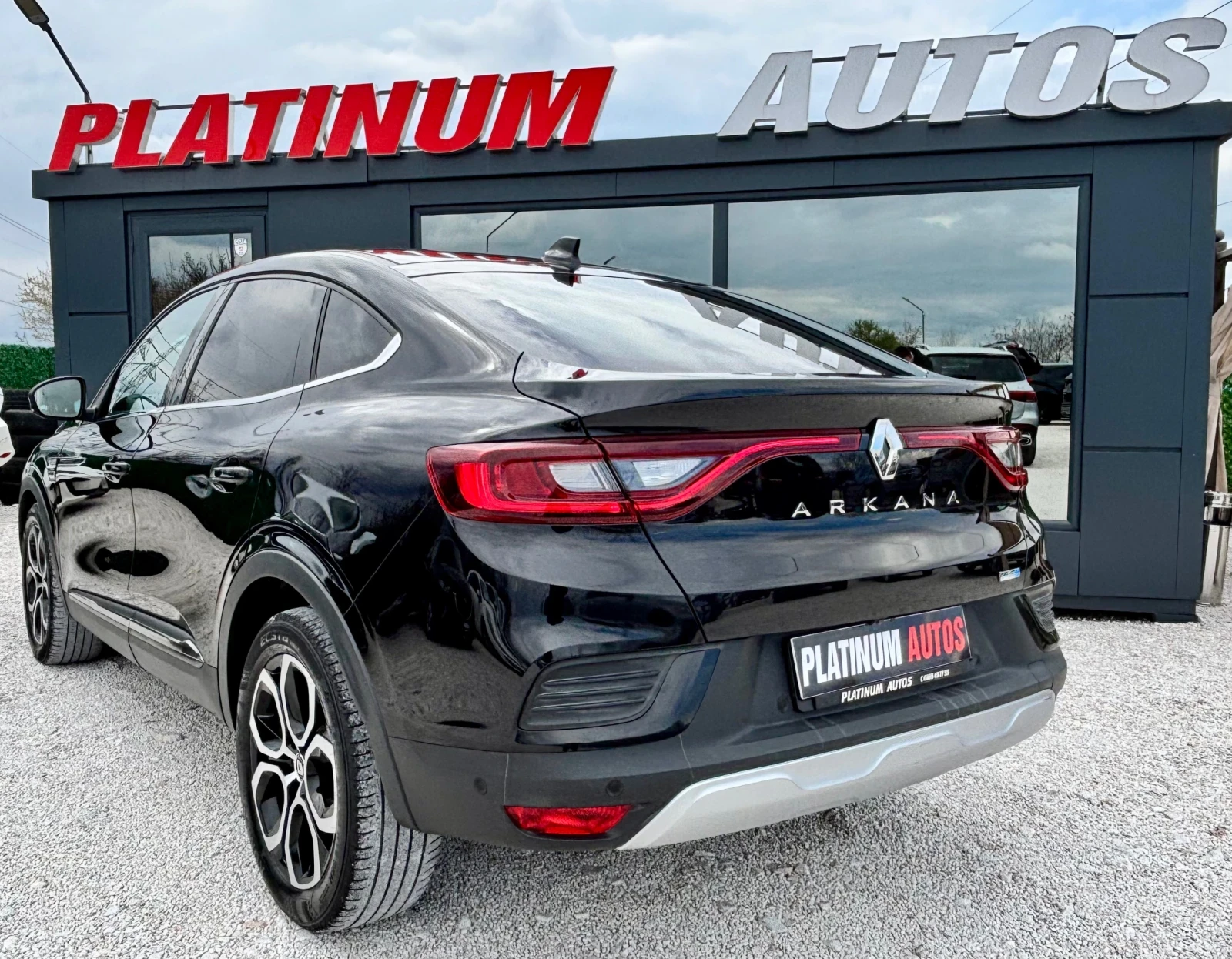 Renault Arkana 1.6 E-TECH/HYBRID/LED/TOP, снимка 5 - Автомобили и джипове - 54084314