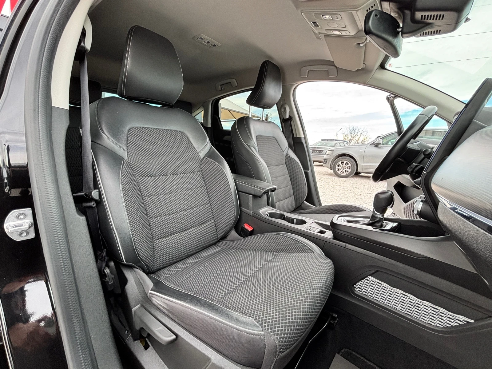 Renault Arkana 1.6 E-TECH/HYBRID/LED/TOP, снимка 9 - Автомобили и джипове - 54084314