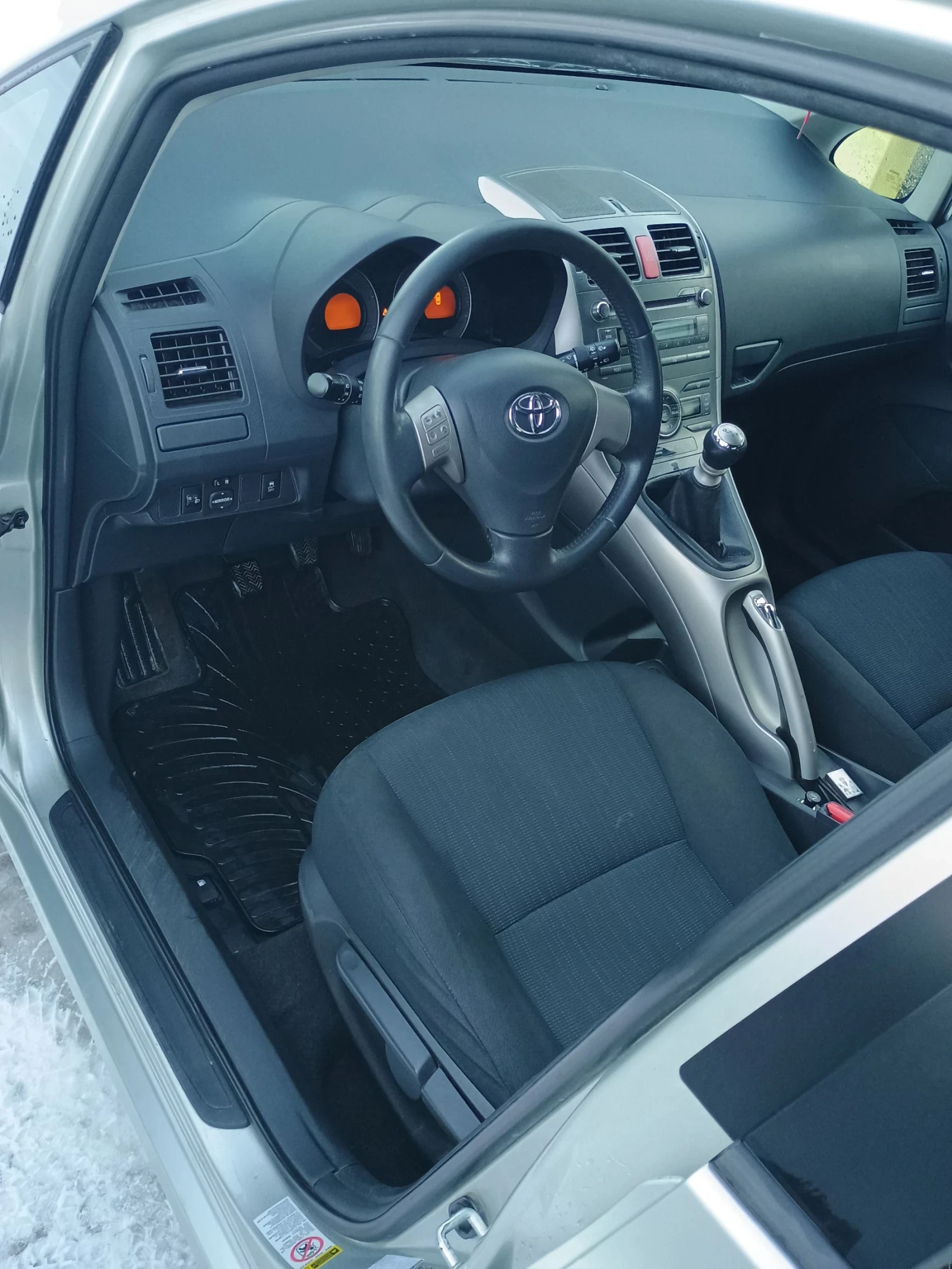 Toyota Auris, снимка 5 - Автомобили и джипове - 54175025