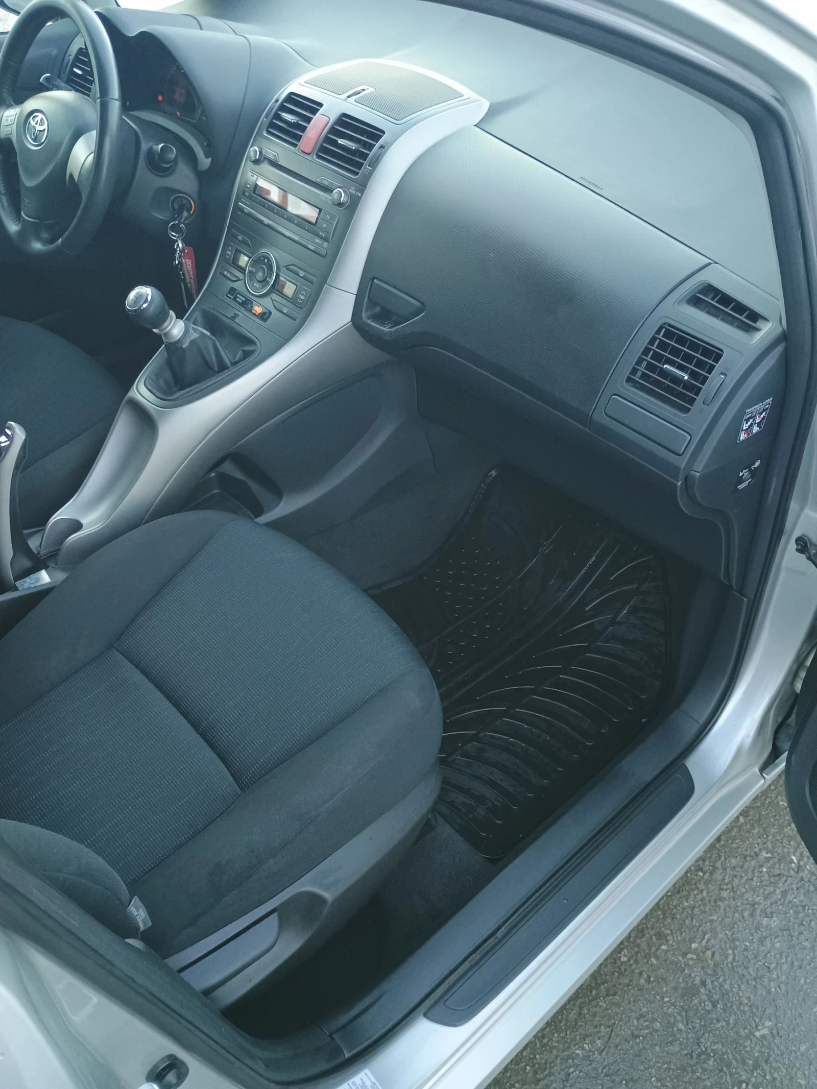 Toyota Auris, снимка 8 - Автомобили и джипове - 54175025