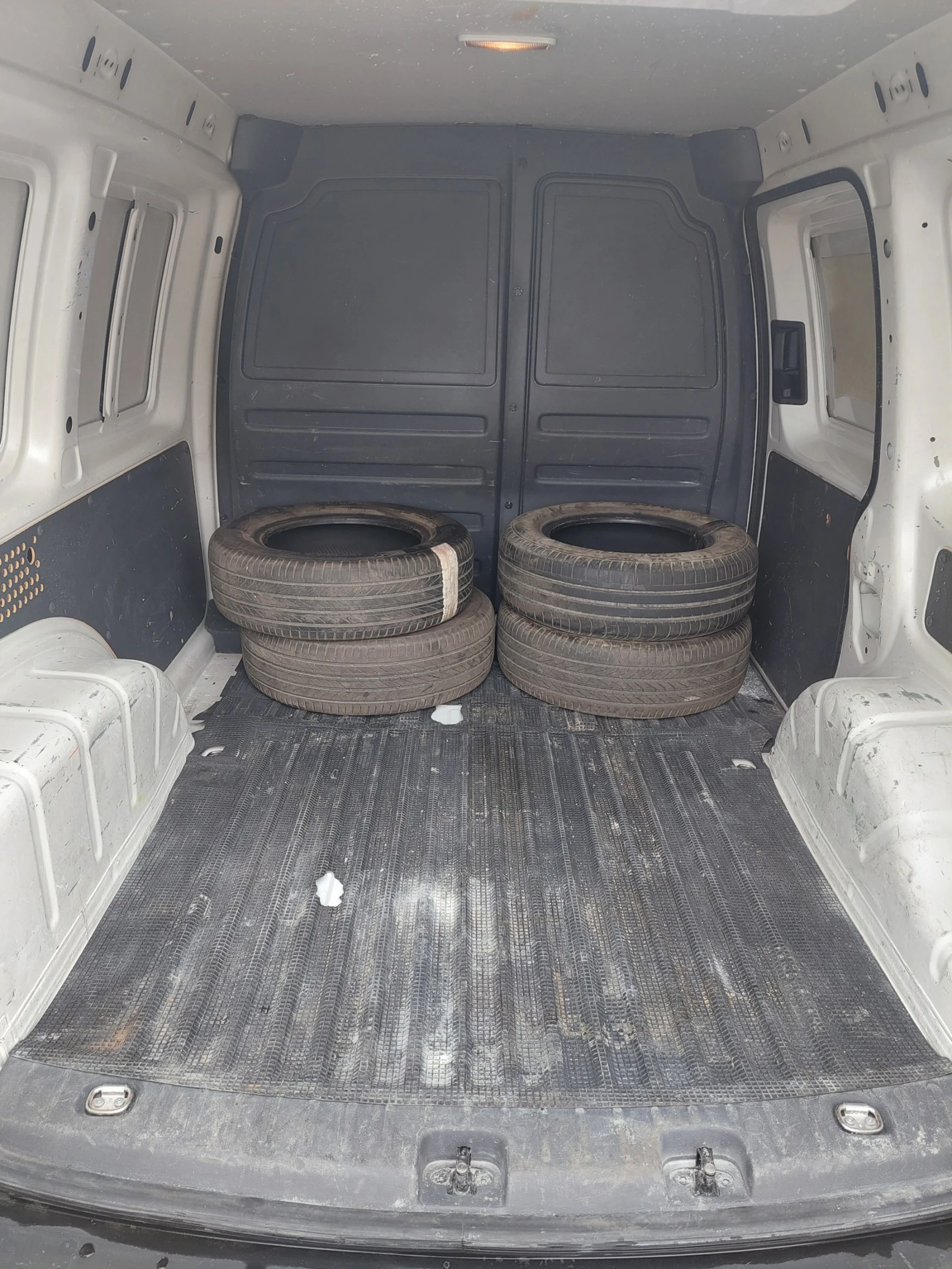 VW Caddy, снимка 10 - Автомобили и джипове - 54215594