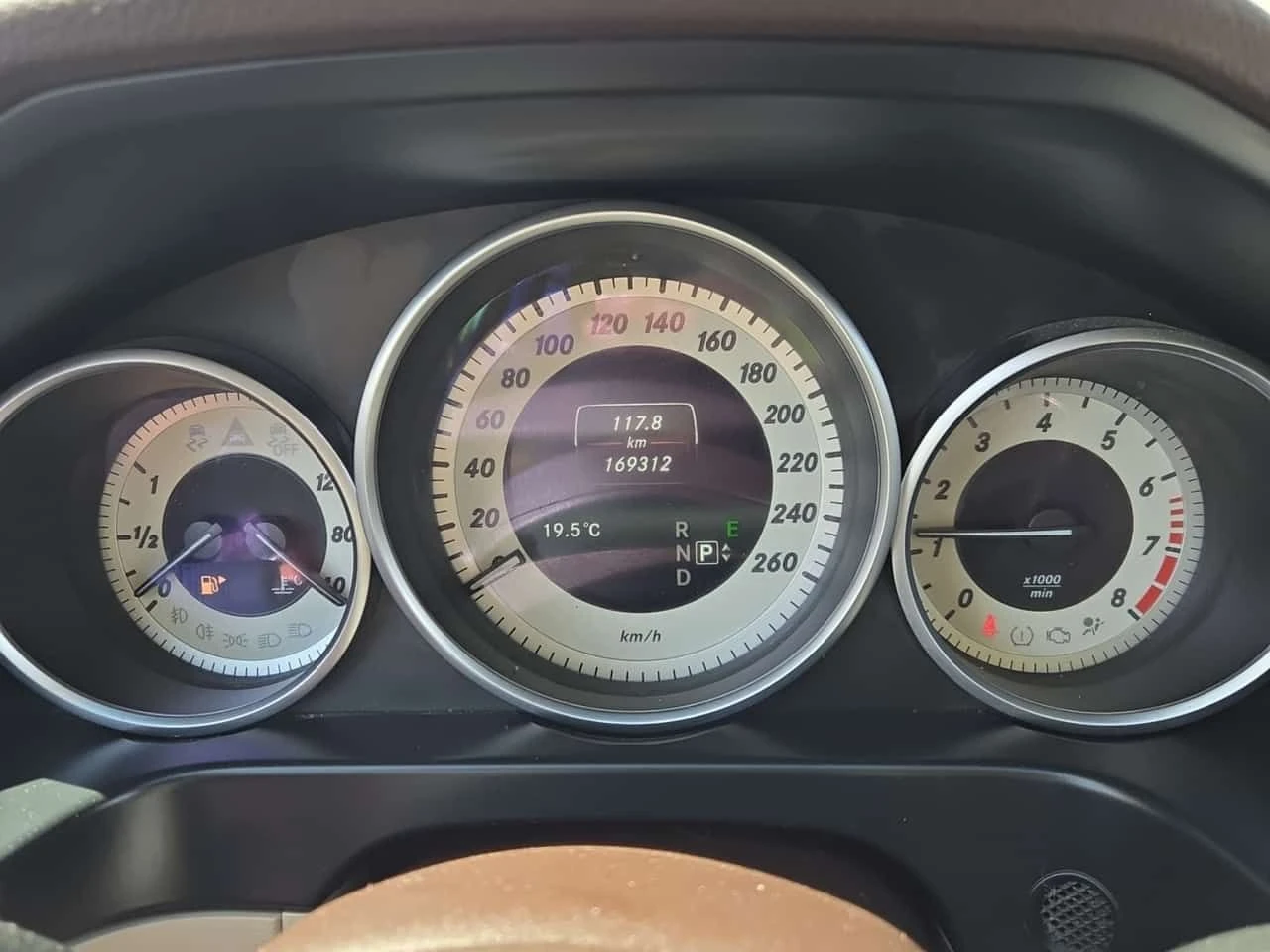 Mercedes-Benz E 300 * ПОДГРЕВ* ПАНОРАМА* KEYLESS* NAVI* , снимка 8 - Автомобили и джипове - 54564988
