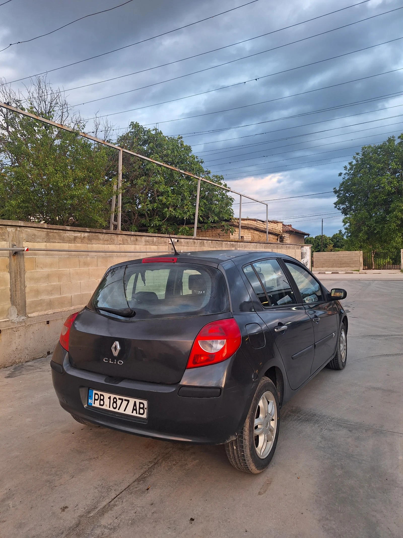 Renault Clio 1.2 Бензин , снимка 8 - Автомобили и джипове - 54658929