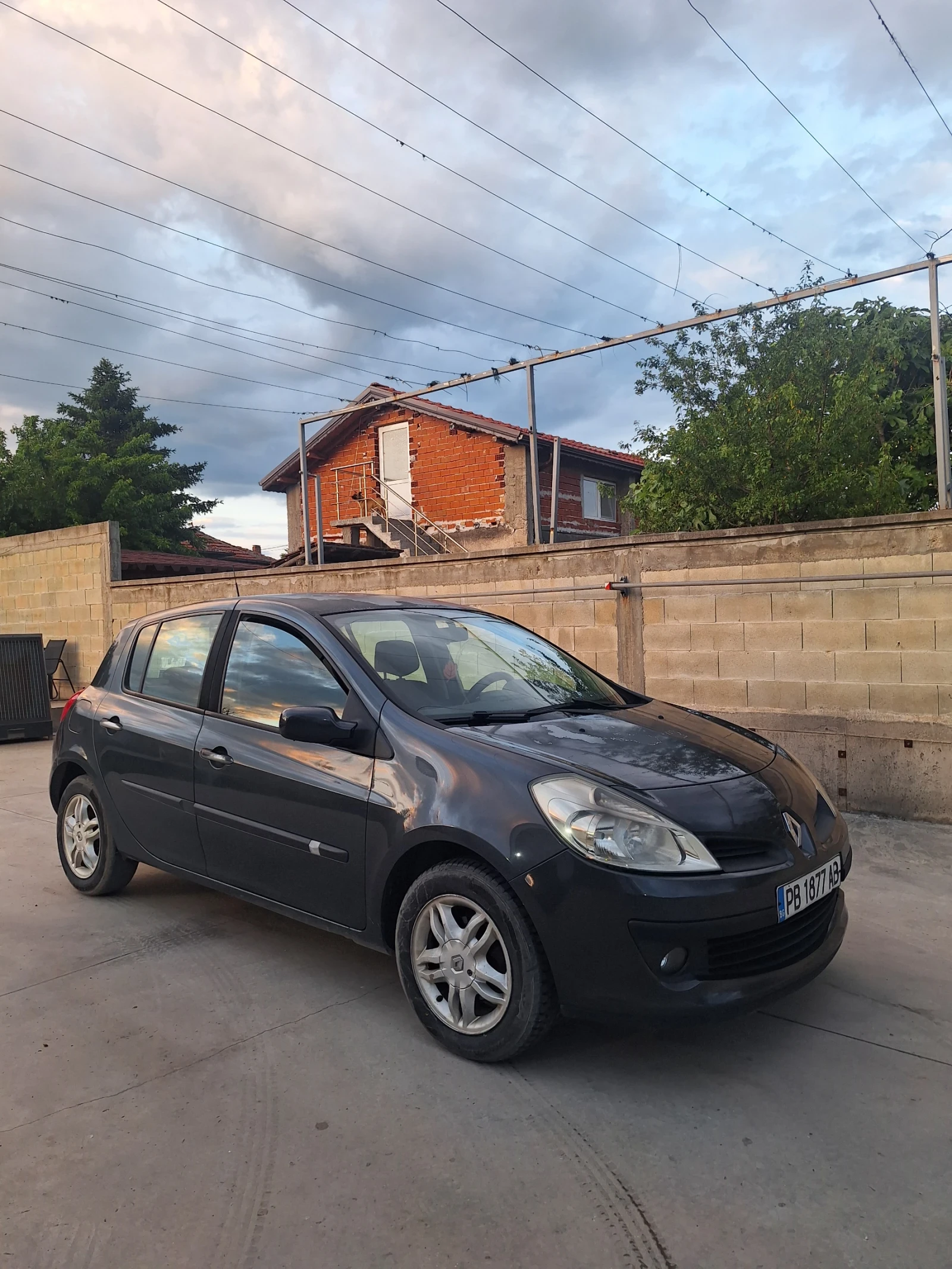 Renault Clio 1.2 Бензин , снимка 4 - Автомобили и джипове - 54658929