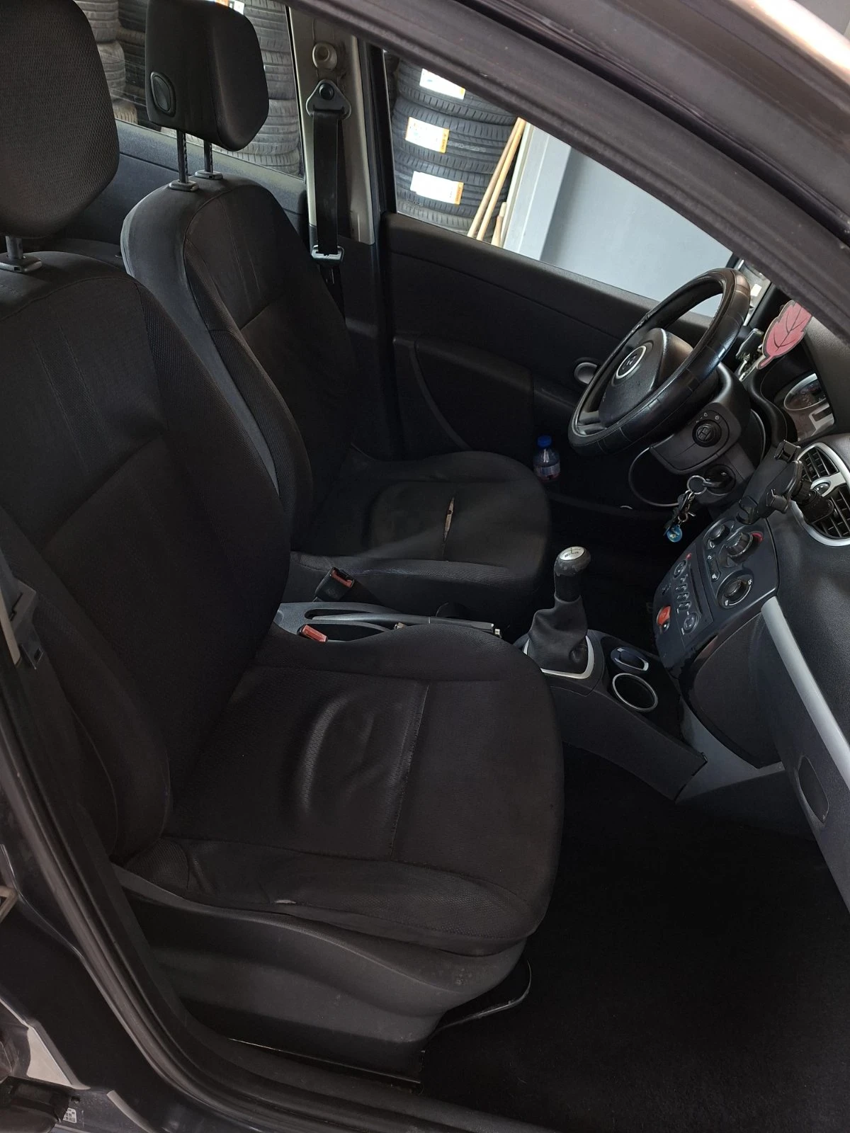 Renault Clio 1.2 Бензин , снимка 11 - Автомобили и джипове - 54658929
