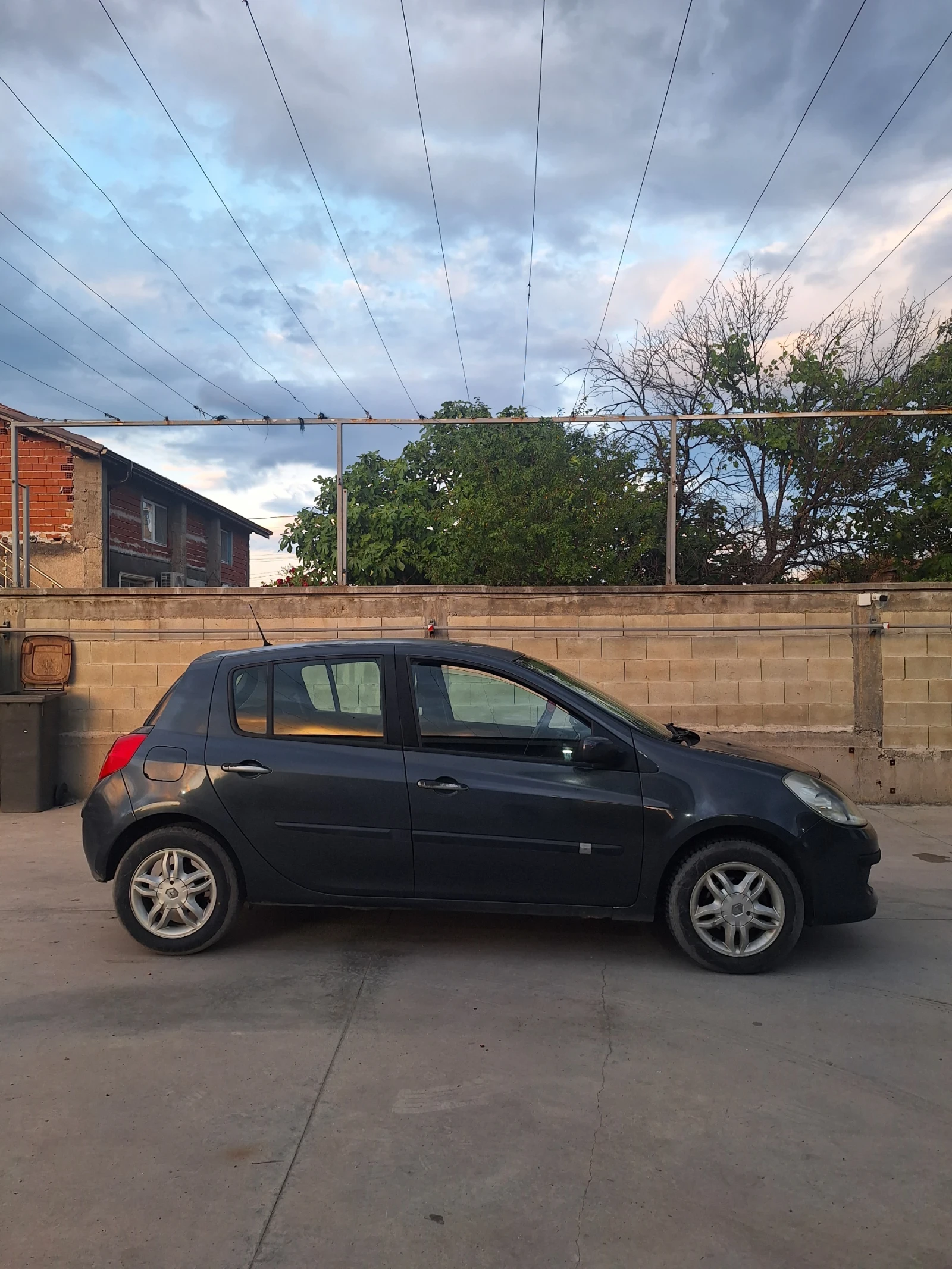 Renault Clio 1.2 Бензин , снимка 9 - Автомобили и джипове - 54658929