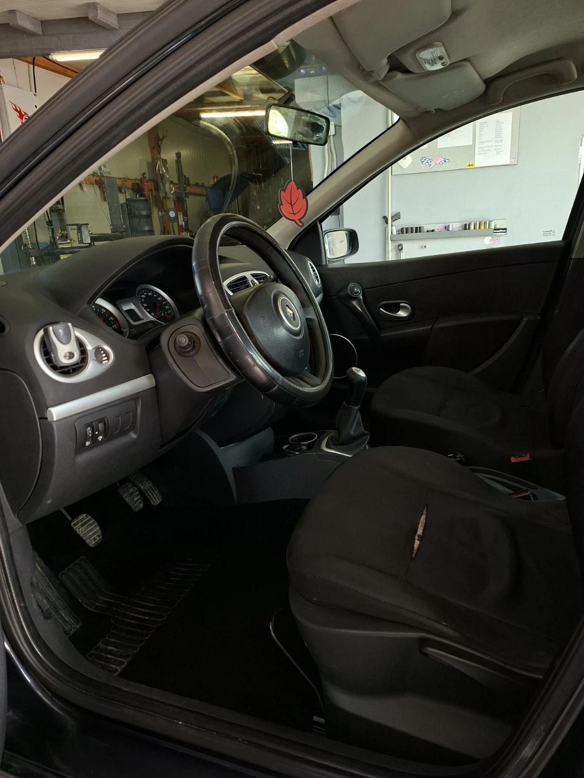 Renault Clio 1.2 Бензин , снимка 14 - Автомобили и джипове - 54658929