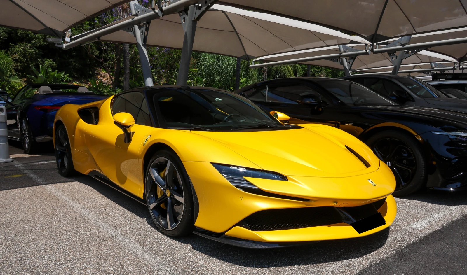 Ferrari SF 90 Stradale 4.0 V8 Plug-in Hybrid