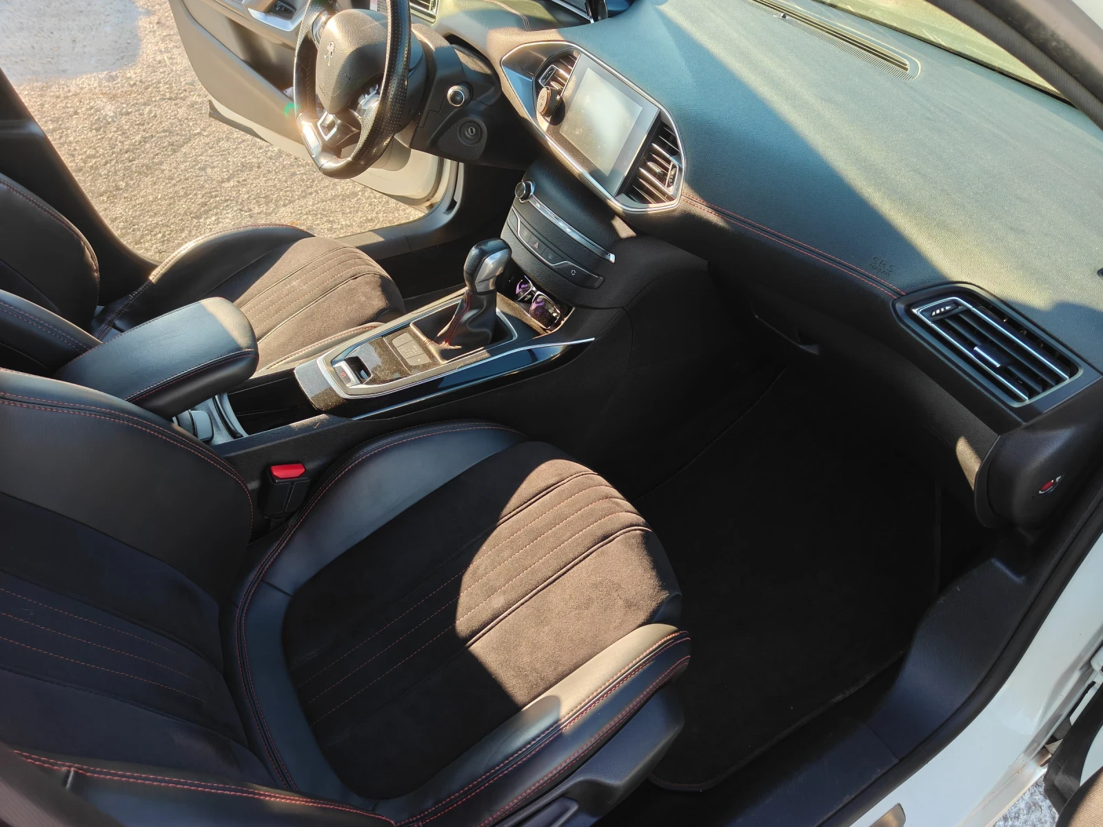 Peugeot 308 2.0HDI GT line, снимка 10 - Автомобили и джипове - 55279181