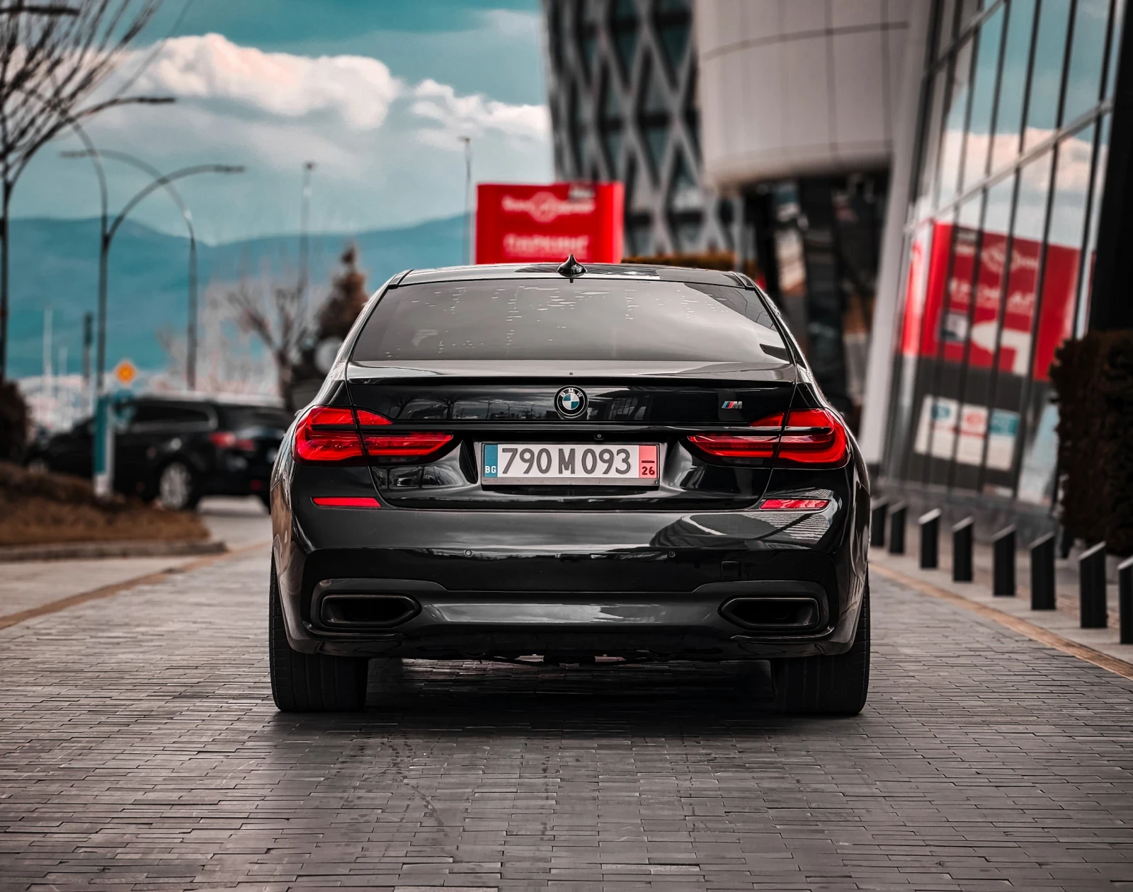 BMW 750 Li Всички Екстри, снимка 5 - Автомобили и джипове - 55575031
