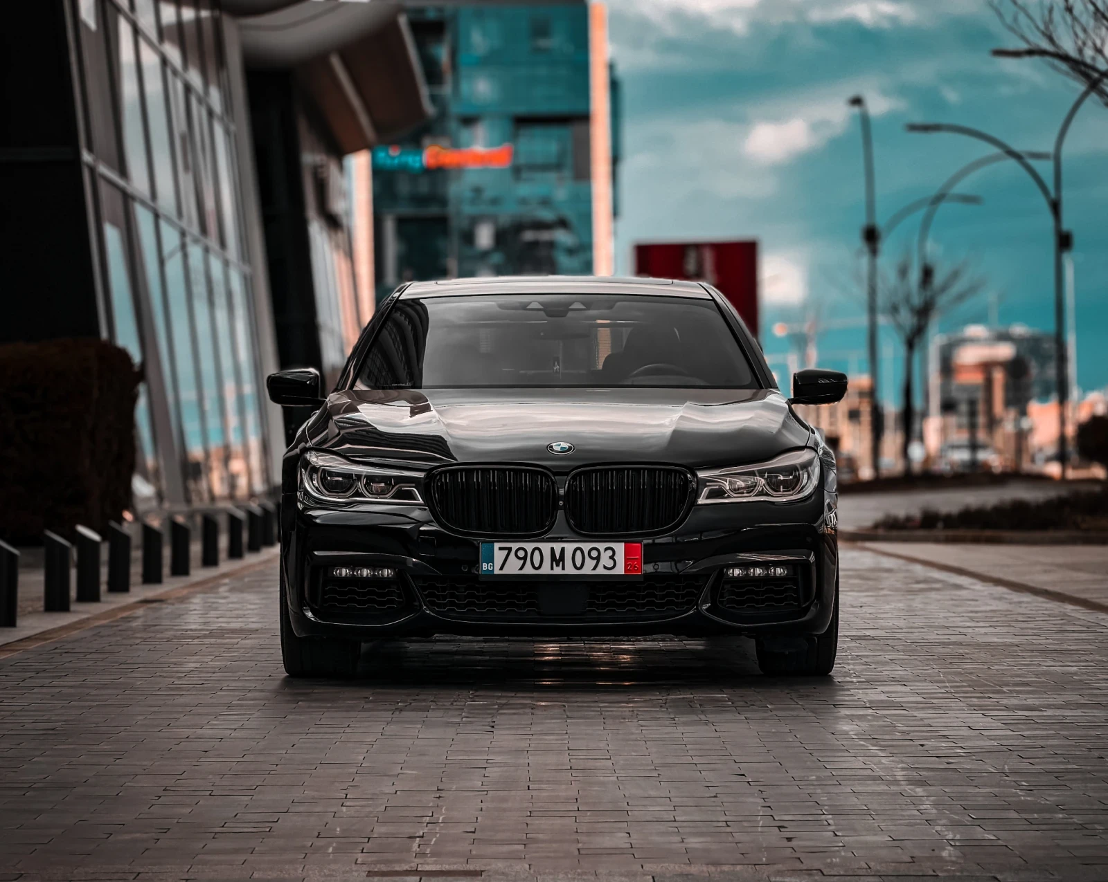 BMW 750 Li Всички Екстри, снимка 4 - Автомобили и джипове - 55575031