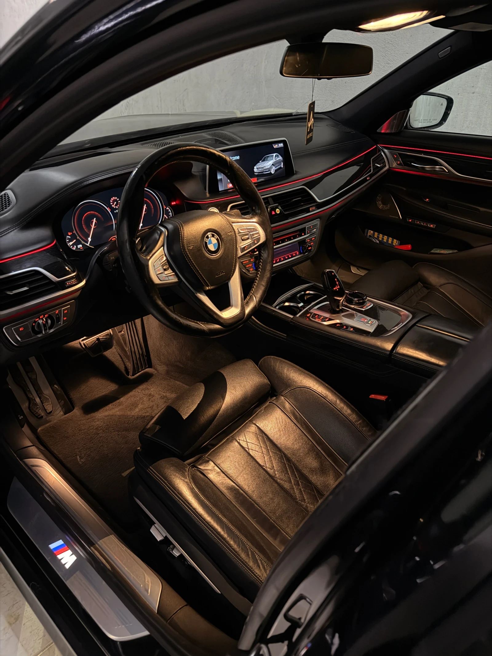BMW 750 Li Всички Екстри, снимка 7 - Автомобили и джипове - 55575031