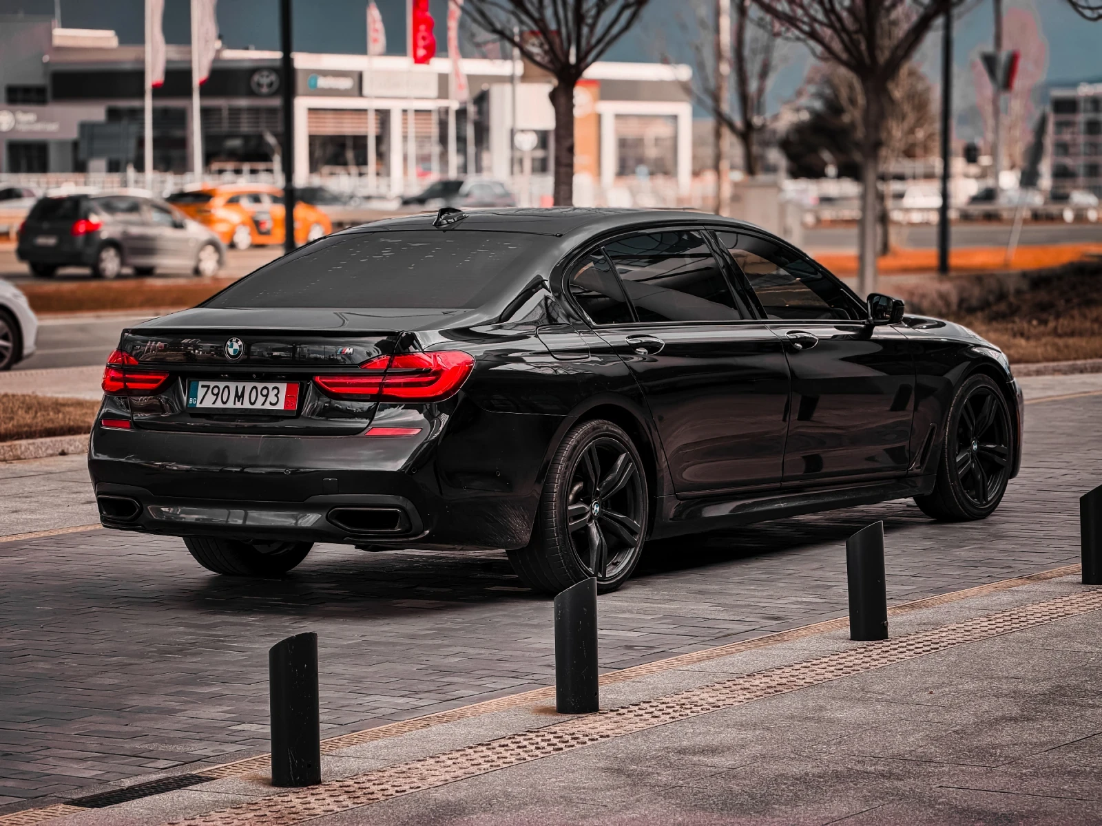 BMW 750 Li Всички Екстри, снимка 3 - Автомобили и джипове - 55575031