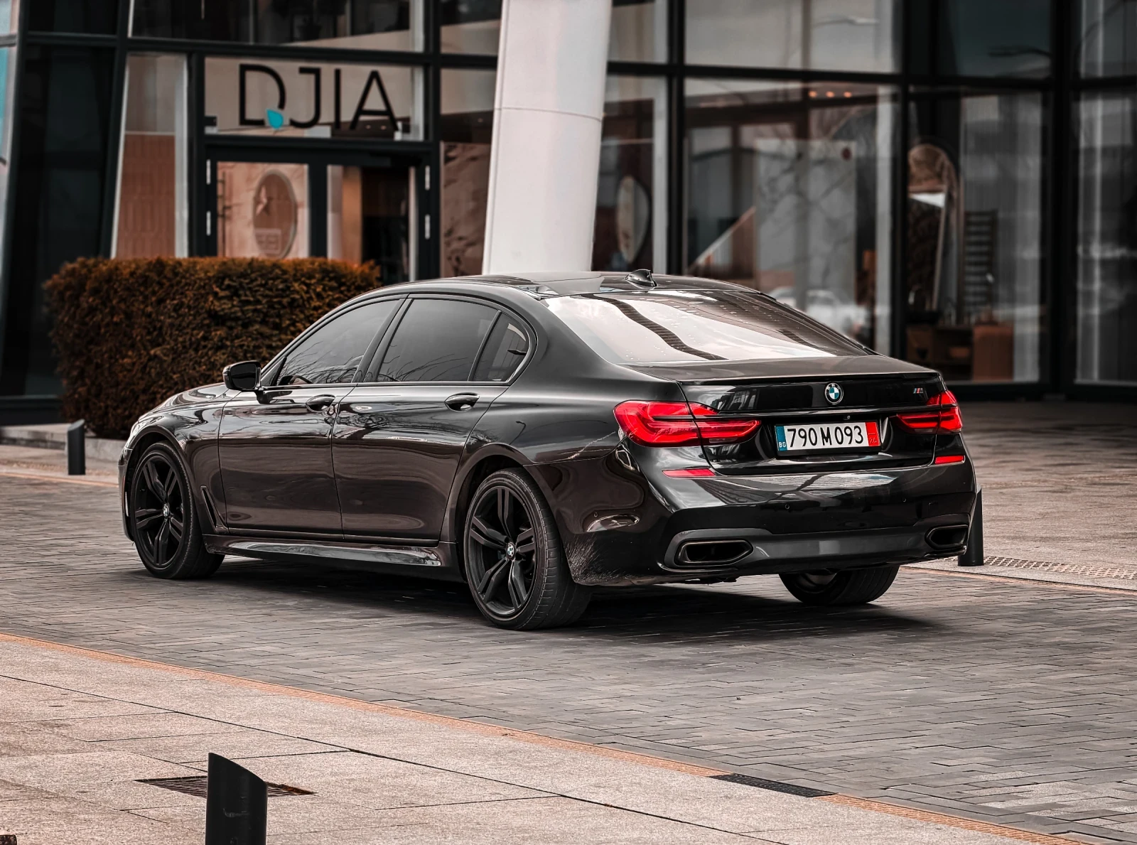 BMW 750 Li Всички Екстри, снимка 6 - Автомобили и джипове - 55575031