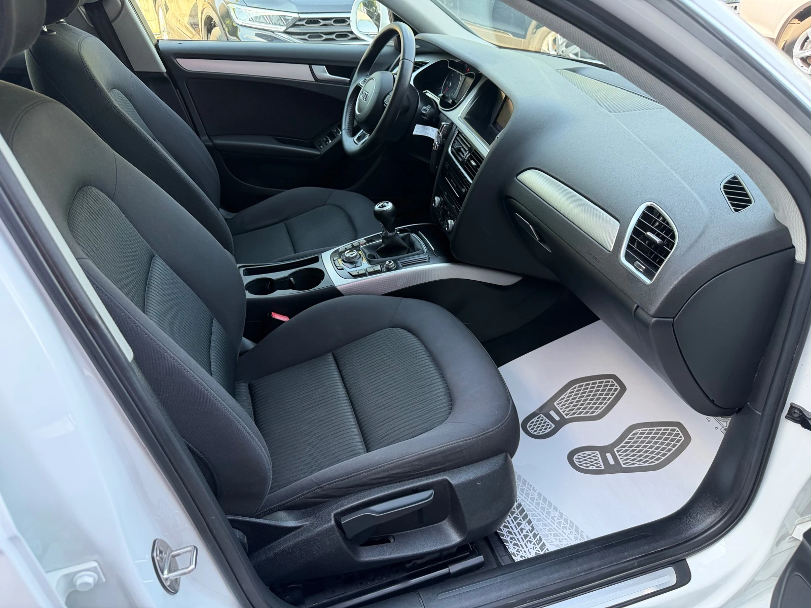 Audi A4 2.0 TDI S-LINE, снимка 8 - Автомобили и джипове - 55651393