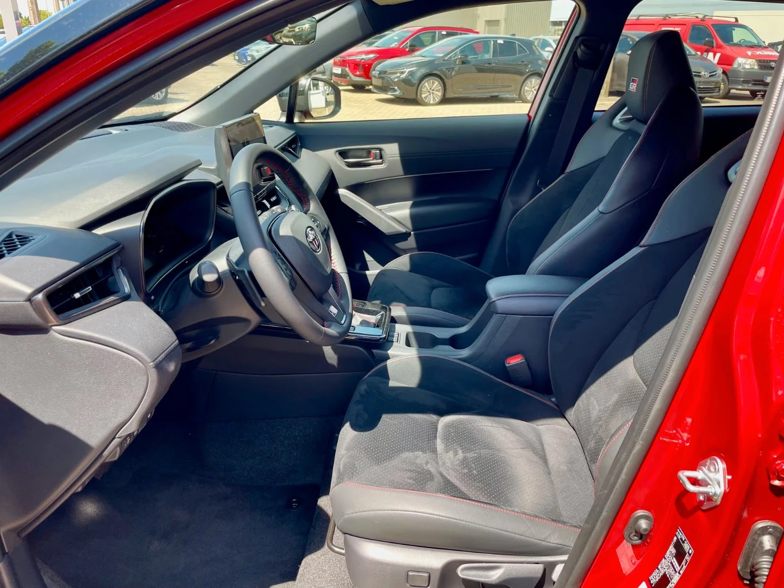 Toyota Corolla Cross 2.0HEV/182HP/GR-SPORT/CAM/NAVI/KLESS/106a | Mobile.bg � ����������� 11